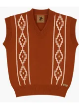 Chaleco de punto color ladrillo con cuello en V y diseño geométrico en blanco a los costados.