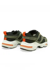 Championes deportivos Discovery modelo Earth Sport Camo, de diseño chunky en colores blanco, verde militar y detalles en naranja.