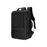 Mochila de viaje de diseño minimalista y funcional, color negro. Cuenta con múltiples compartimentos, incluyendo uno para laptop, puerto USB integrado, correas de compresión laterales, asa de transporte lateral y correas de hombro acolchadas con protección lumbar.