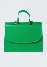 Cartera mini bag de mano color verde con textura símil piel de serpiente, confeccionada en cuero sintético. Tiene una repartición, manija corta y correa larga desmontable.