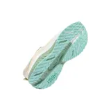 Championes de running Joma modelo Victory Lady, color beige con detalles en verde agua y blanco. Presentan un diseño de malla técnica con sistema de ventilación y suela de caucho resistente.