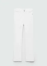 Jeans tipo flare de tiro alto, confeccionados en mezcla de algodón y elastano, con diseño crop, bolsillos y bajo deshilachado.