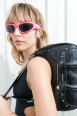 Lentes de sol pantalla color rosa con filtro de protección UV 400.