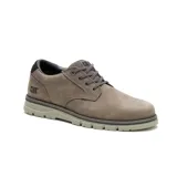 Zapatos Caterpillar Estimate Lo para hombre, de cuero nubuck color marrón topo, con cordones, suela chunky de goma y logotipo de la marca grabado en el lateral.