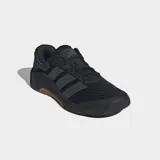 Championes de entrenamiento Adidas Dropset 4, color negro con detalles en gris oscuro y suela de goma en tono marrón. Diseñados para estabilidad en levantamiento de pesas y movimientos explosivos, cuentan con empeine de malla resistente y tecnología de retorno de energía.