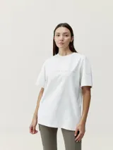 Camiseta blanca unisex con diseño oversize, tejido Cott_Free. Print en pecho y espalda.