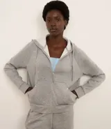 Campera deportiva con capucha