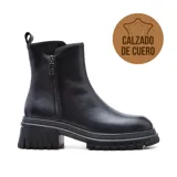 Bota de cuero negro con plataforma y cierre lateral.