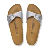 Sandalia Birkenstock modelo Madrid Birko Flor, color plateado, con una tira superior ajustable con hebilla metálica.
