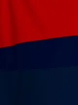 Bañador largo con estampado de bandera en la pieza, cintura elástica con cordón ajustable y detalles distintivos de Tommy Hilfiger.