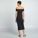 Vestido entallado de punto de canalé con cuello bardot negro