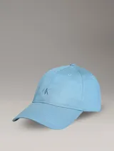 Gorra de béisbol celeste de algodón, con logo CK bordado en el frente y correa ajustable en la parte posterior.