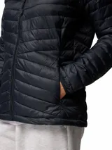 Campera puffer Columbia modelo Powder Pass, color negro, con cierre frontal, cuello alto y diseño acolchado horizontal. Cuenta con tecnología Omni-Shield resistente al agua y aislamiento térmico Thermarator.