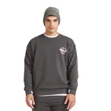 Buzo de cuello redondo color gris oscuro, con diseño de logo circular estampado en color rosado en el pecho. Presenta puños y ruedo acanalados.