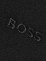 Remera de cuello redondo y manga corta marca Boss, confeccionada en algodón, con logo de la marca bordado en el pecho.