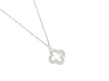 Collar plateado con dije de trébol de cuatro hojas con borde de circonias y centro de nácar.