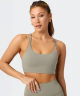 Top deportivo Fabletics de bajo impacto color verde militar, con escote redondo y tirantes finos dobles cruzados en la espalda.