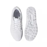 Zapatillas Adidas ZX Flux blancas con las tres tiras laterales características de la marca.