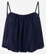 Blusa de tirantes finos ajustables con diseño balonê, confeccionada en tejido jacquard con textura floral y acabado voluminoso.