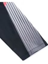 Campera de running Under Armour Velociti Strm Hdd Jkt para hombre, color negro con capucha, cierre frontal completo, logo en el pecho y detalles estampados en las mangas.