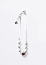 Pulsera veneciana de plata 925 con zirconias cúbicas transparentes y una zirconia roja central rodeada por zirconias más pequeñas. Incluye cadena de extensión con dije en forma de corazón.