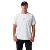 Remera blanca de algodón con logo de la marca Rivvia estampado en el pecho, que incluye una flor y el nombre de la marca.