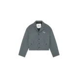 Blazer corto de Eme Studios modelo Orbit Slate Grey, de corte estructurado y diseño minimalista en color gris pizarra, con solapa clásica y cierre frontal de botones.
