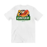 Remera blanca de algodón con estampado gráfico en la espalda que presenta un personaje de hot dog estilo caricatura retro, con el texto Emexem y la leyenda 'Dominando el arte de ser un pancho'.