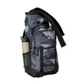 Mochila Rip Curl modelo Dawn Patrol 30L Search, con estampado de montañas en tonos grises y negros. Cuenta con compartimento principal con cierre, correas frontales ajustables, bolsillo frontal con cierre y logo de la marca en la parte superior.