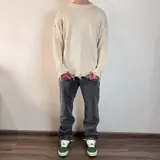 Pantalón de jean celeste de corte amplio, estilo baggy.