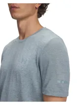 Remera deportiva Under Armour color verde agua con diseño jaspeado. Tiene cuello redondo, mangas cortas con logo en la manga izquierda y logo pequeño en el pecho.