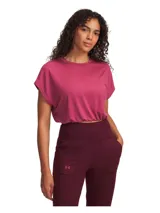 Remera deportiva de manga corta con diseño cropped y bajo elástico ajustado. Confeccionada en tejido técnico ultrasuave, transpirable y de secado rápido.