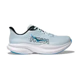 Championes de running Hoka Mach 6, color celeste claro con entresuela blanca y detalles en azul vibrante. Presentan un diseño aerodinámico con malla técnica transpirable y logo de la marca en el lateral.