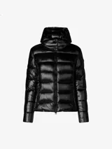 Campera puffer azul marino con capucha desmontable, cuello alto y cierre frontal con cremallera.