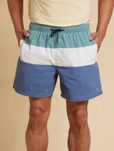 Short de baño azul con franjas horizontales en verde agua y blanco.