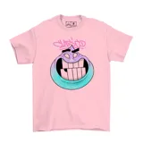 Remera de algodón color rosado con estampa frontal de personaje animado con expresión sonriente y texto estilo graffiti.