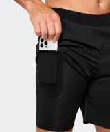 Short de entrenamiento Fabletics modelo The Fundamental II, color gris con calza interna negra ajustada. Cuenta con cintura elástica ancha y pequeño logo reflectante en el lateral.