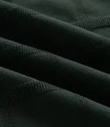 Suéter de punto color azul marino con textura cuadrillé, cuello redondo y terminaciones acanaladas en puños y ruedo.