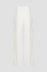 Pantalón blanco de corte recto, confeccionado en tejido de crepé y forrado. Cuenta con bolsillos laterales, cinturilla con trabillas, cierre con dos botones joya y bolsillos de sastre en la parte trasera.