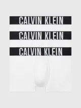 Pack de tres boxers ajustados Calvin Klein de la línea Intense Power, color blanco con la característica cinturilla elástica negra y el logotipo de la marca en contraste.