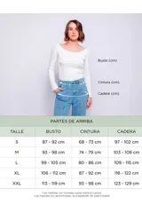 Top deportivo negro con sutil estampado animal print al tono, de corte ajustado y diseño sin mangas con cuello redondo.