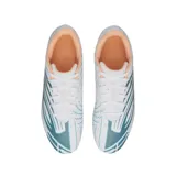 Championes de fútbol Under Armour Shadow Club 4 FG, color blanco con diseño gráfico en azul y detalles en salmón, con tapaches para terreno firme.