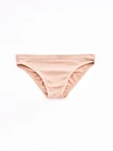 Bombacha básica tipo vedetina seamless de color beige, confeccionada con tejido elástico sin costuras visibles para mayor comodidad.