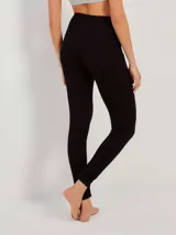 Calza larga negra de tejido de punto, con puño en los tobillos.