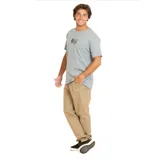 Remera gris de manga corta con estampado frontal de tres rostros y texto.