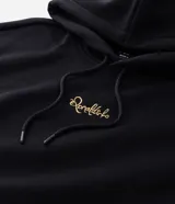 Buzo con capucha de corte boxy, confeccionado en tejido fleece. Presenta una estampa artística en la espalda que ilustra a un jugador de fútbol y firma bordada en el pecho.