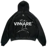 Buzo negro con capucha, estilo vintage lavado, con estampado en la espalda con el texto "Culture Vinnare" y un diseño abstracto.