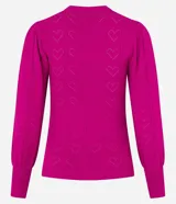 Blusa de punto color fucsia con textura de corazones, cuello redondo, mangas largas abullonadas y puños anchos.