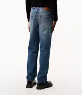Pantalón de jean para hombre de corte recto, con lavado vintage y efecto desgastado. Posee cintura con presillas, cierre frontal con botón y cierre, además de bolsillos funcionales.