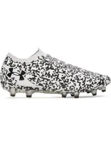 Championes de fútbol Under Armour Magnetico Pro 5 FG, con diseño estampado en blanco y negro de patrón digital, cuello de punto y suela con tacos cónicos para césped natural firme.